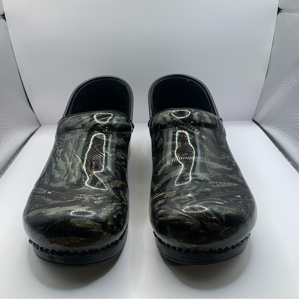 Womens Dansko Nursing Clogs Shoes Gray  Geometric Swirls Size 42 US 11.5 - Picture 2 of 8